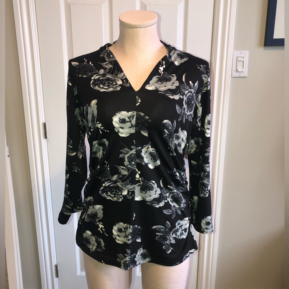 3/$20 Caramely Floral long sleeve top